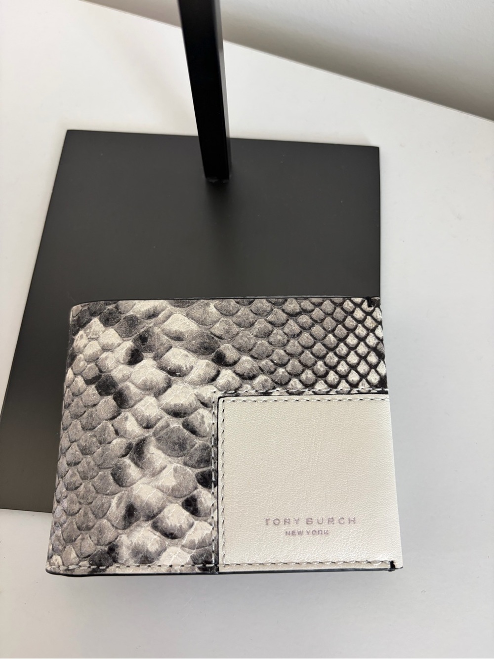 Tory Burch Block -T Travel Foldable Card Case